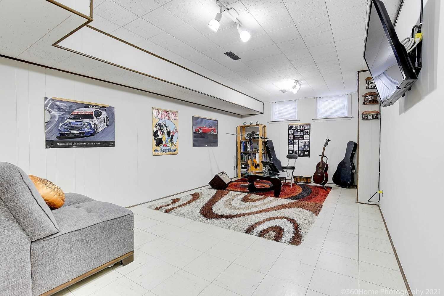 20 Whitbread Cres