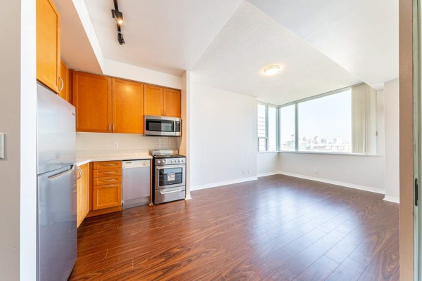 220 Burnhamthorpe Rd W 220 Burnhamthorpe Rd W