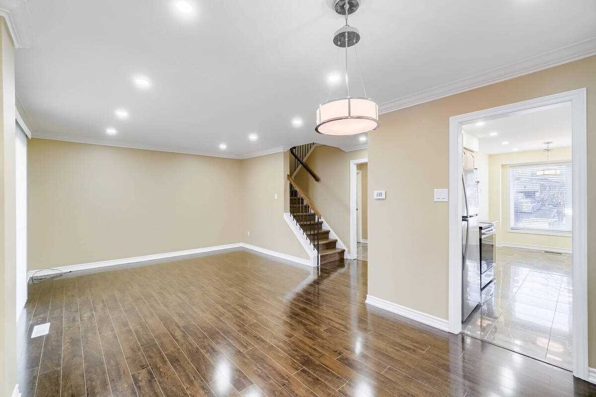 39 Nottawasaga Cres