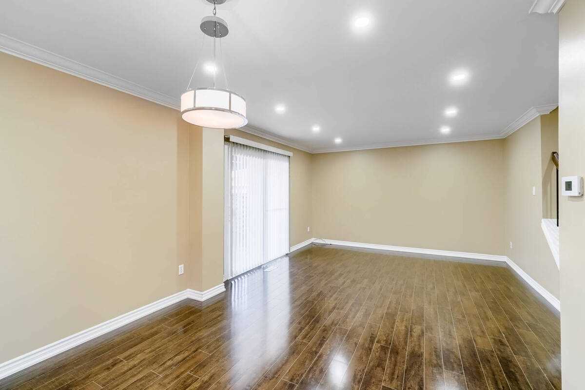 39 Nottawasaga Cres