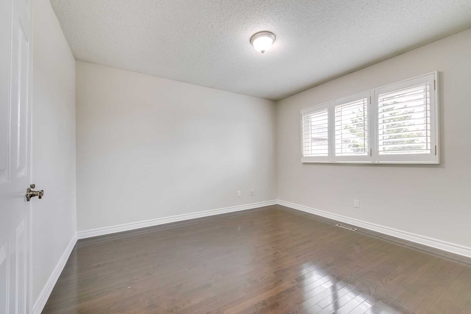 2759 Guilford Cres