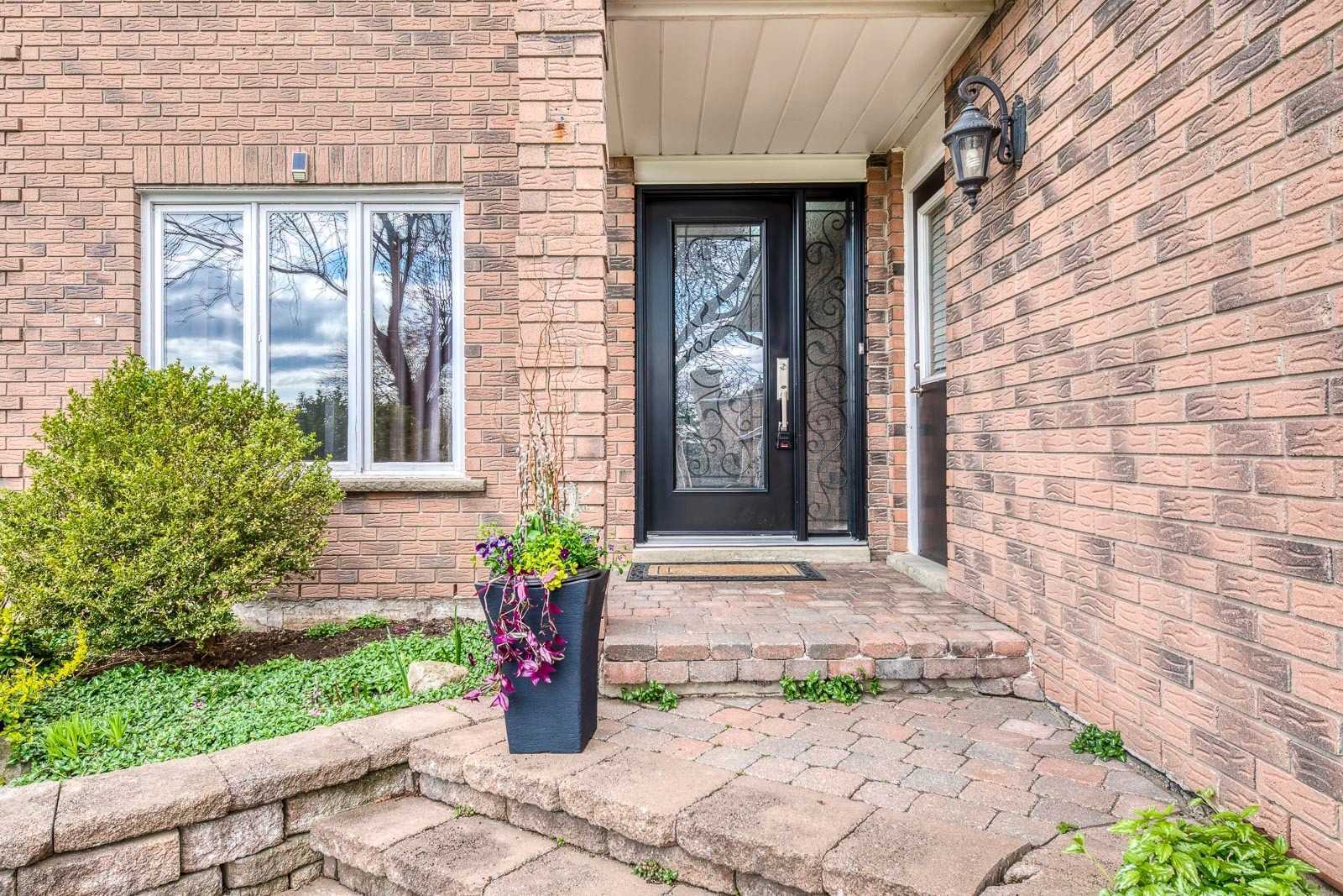 2759 Guilford Cres