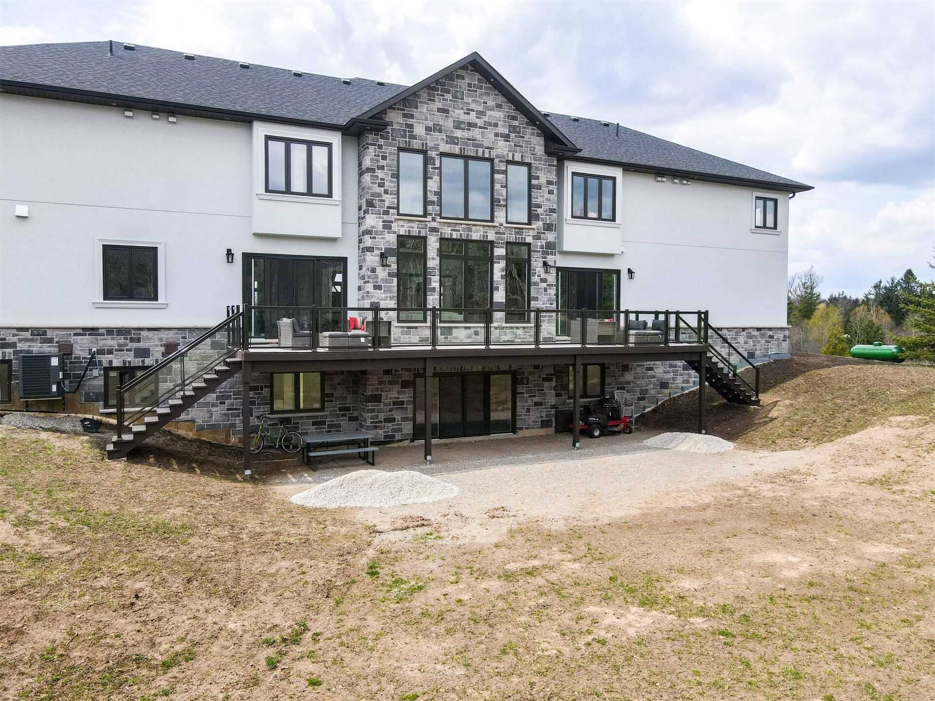 16033 Mississauga Rd