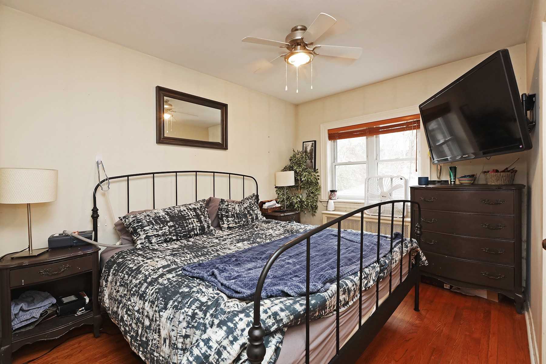 298 South Kingsway