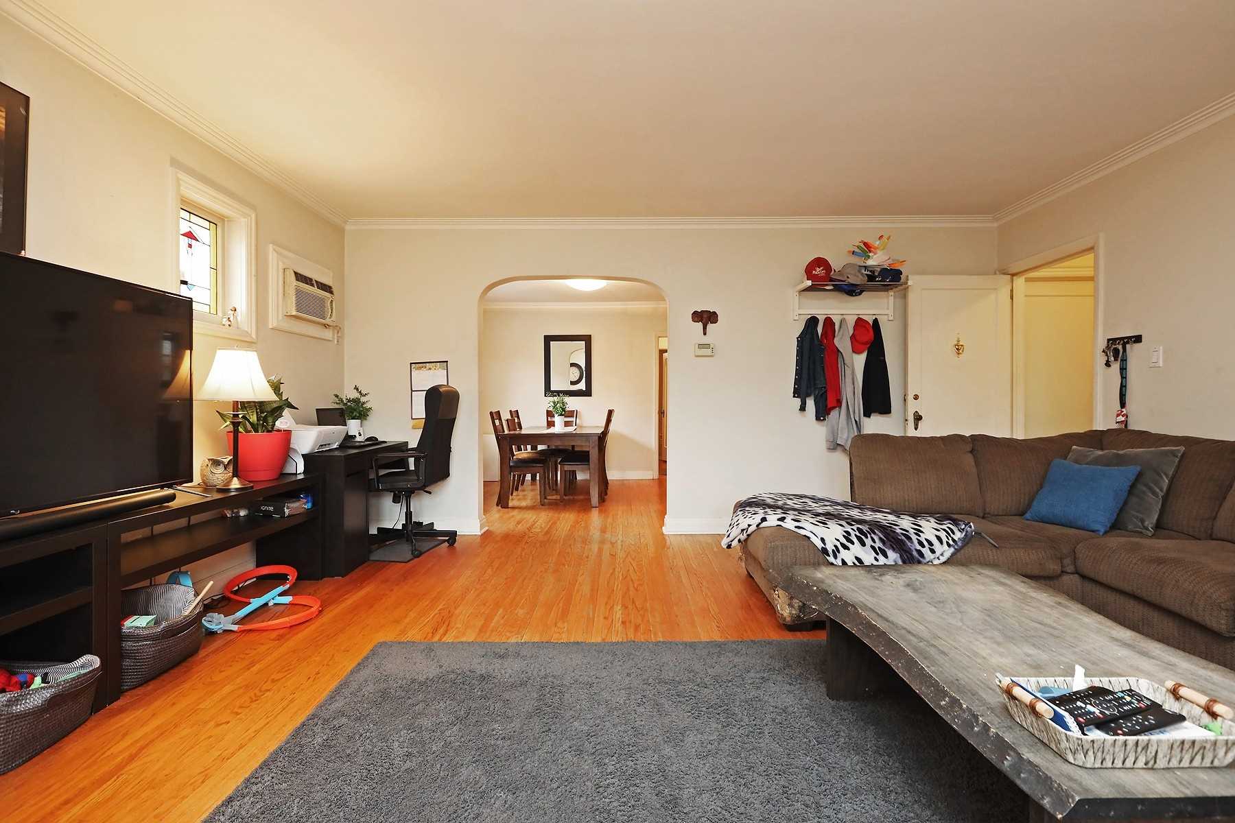 298 South Kingsway