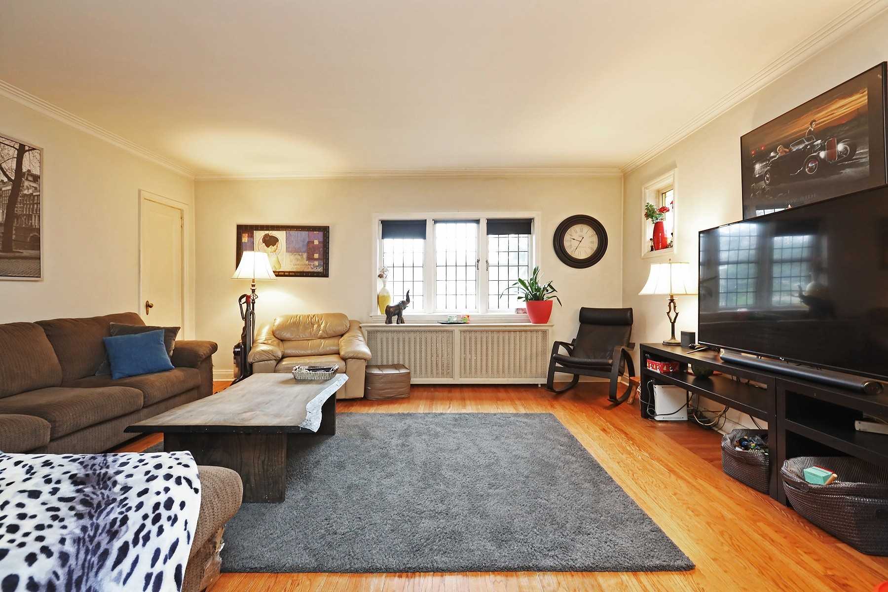 298 South Kingsway