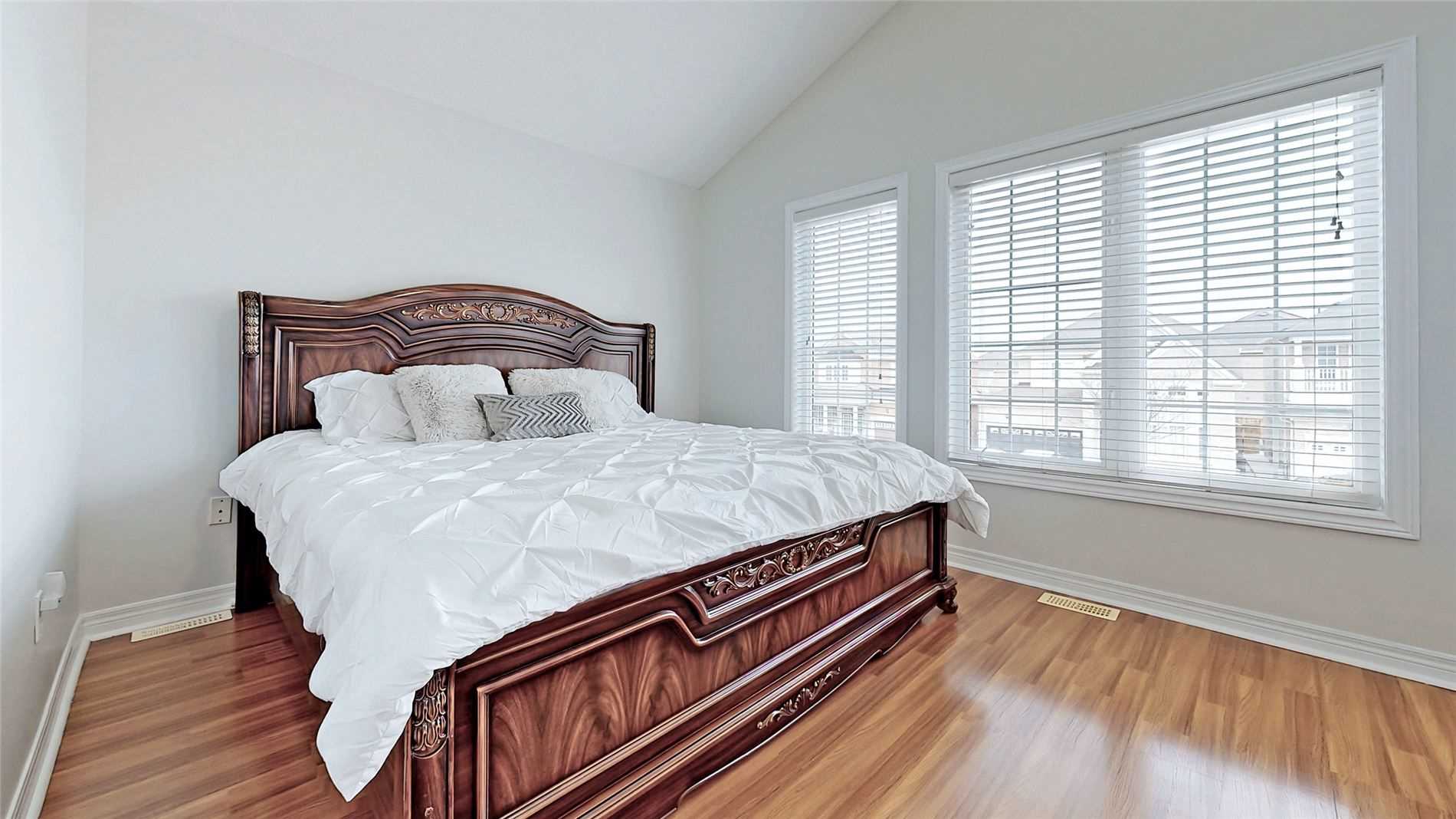 60 Swales Cres