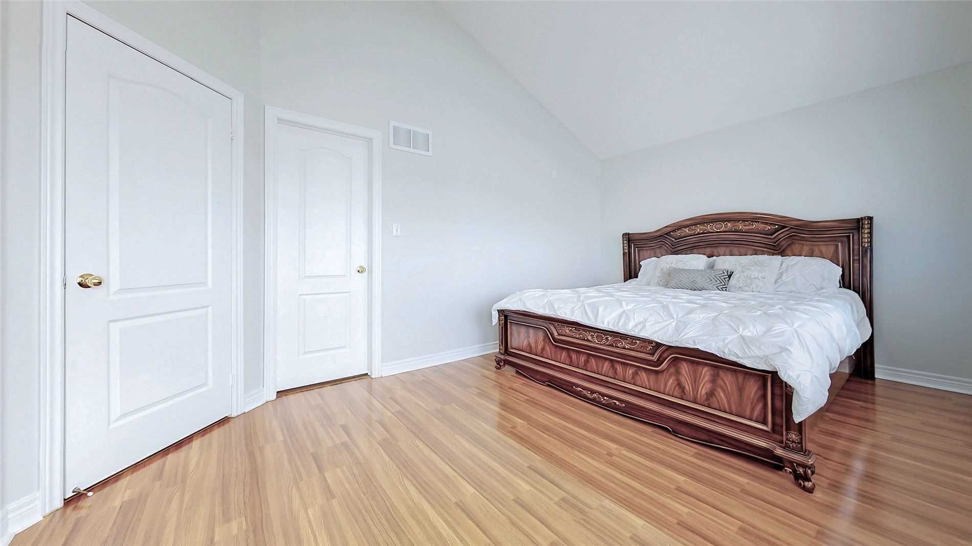 60 Swales Cres