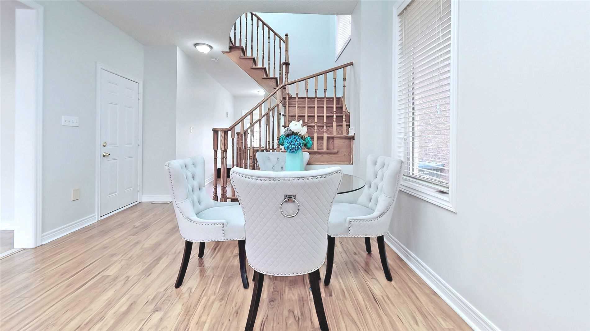 60 Swales Cres