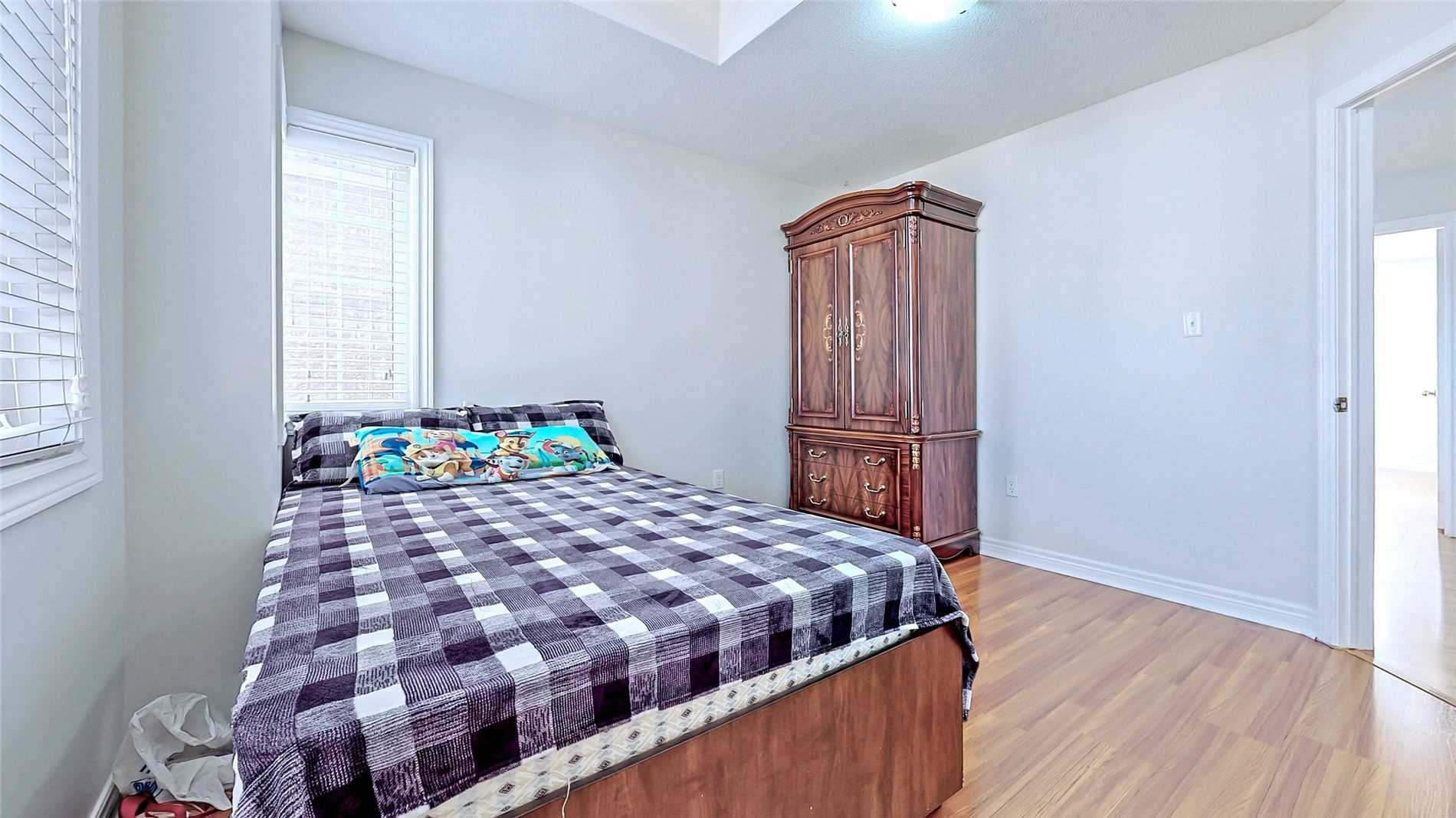60 Swales Cres