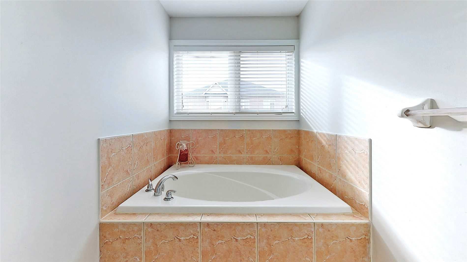 60 Swales Cres