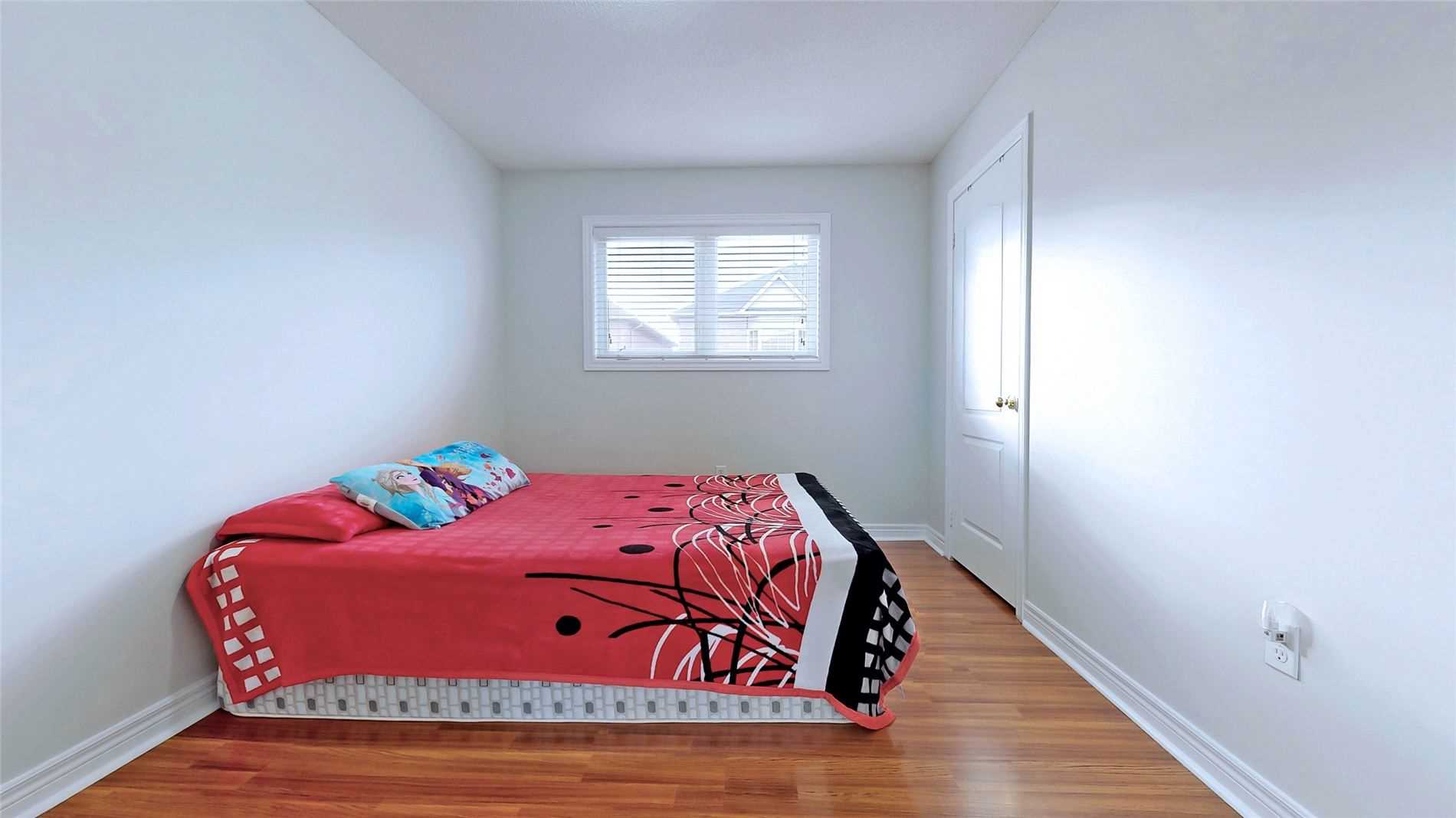 60 Swales Cres