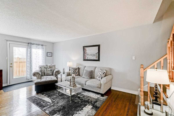 3 Town House Cres, Brampton