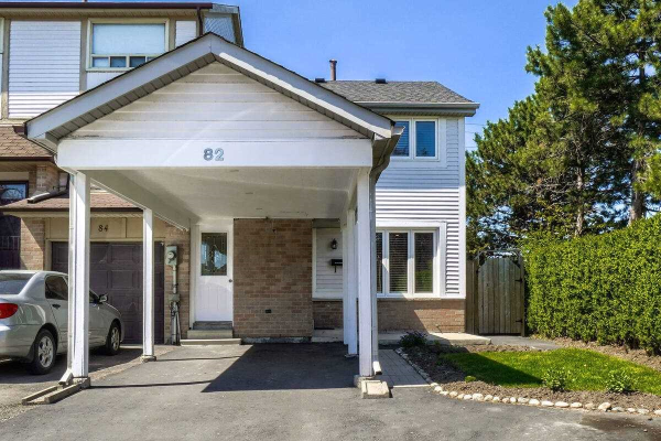 82 Courtleigh Sq, Brampton