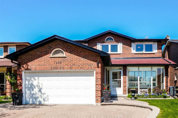 1235 Gryphon Mews, Mississauga