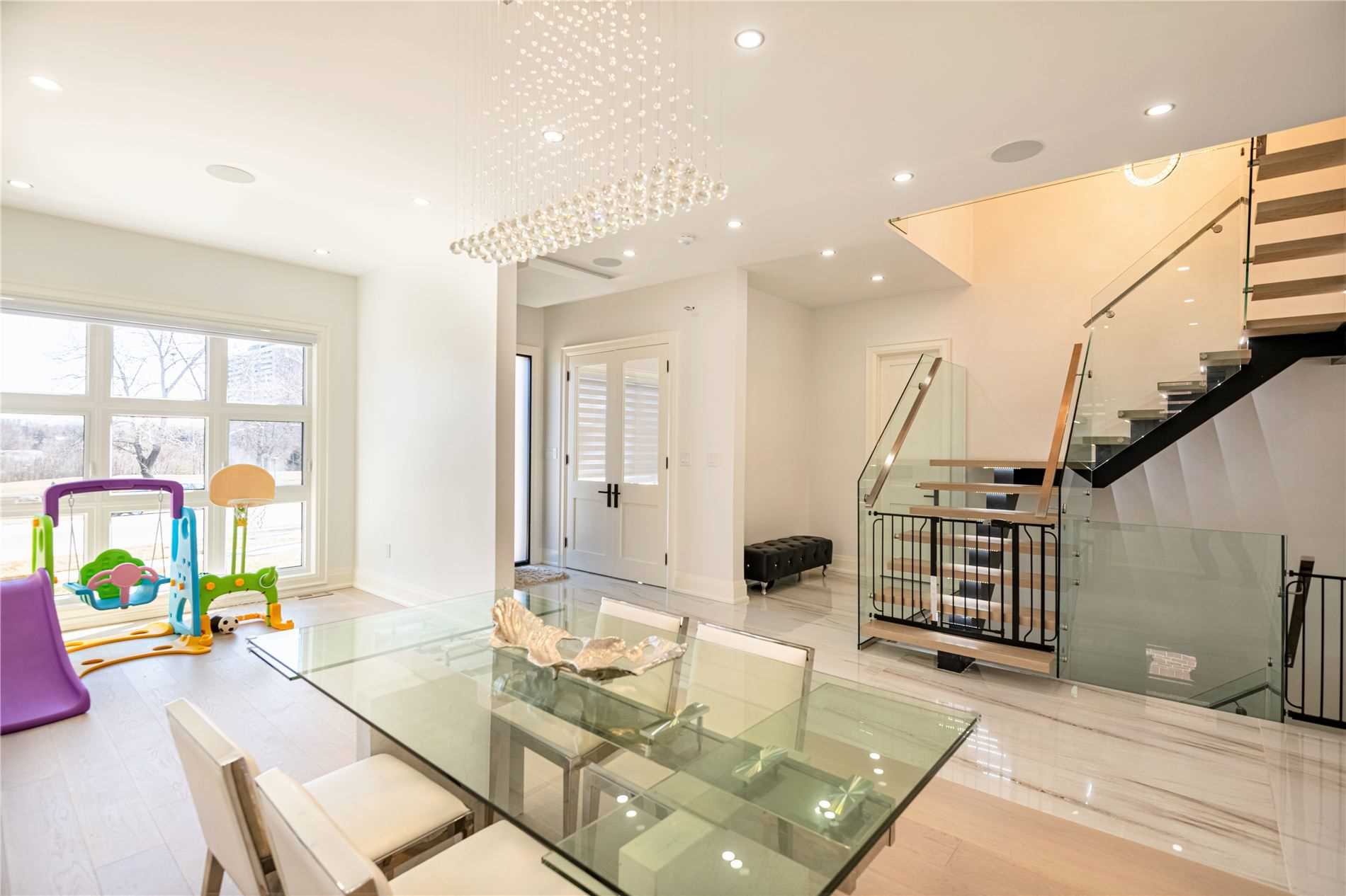 246 Edenbridge Dr