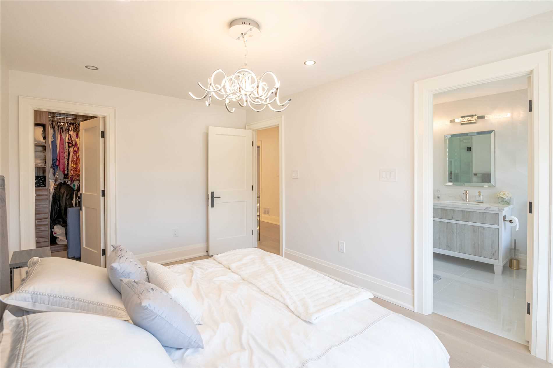 246 Edenbridge Dr