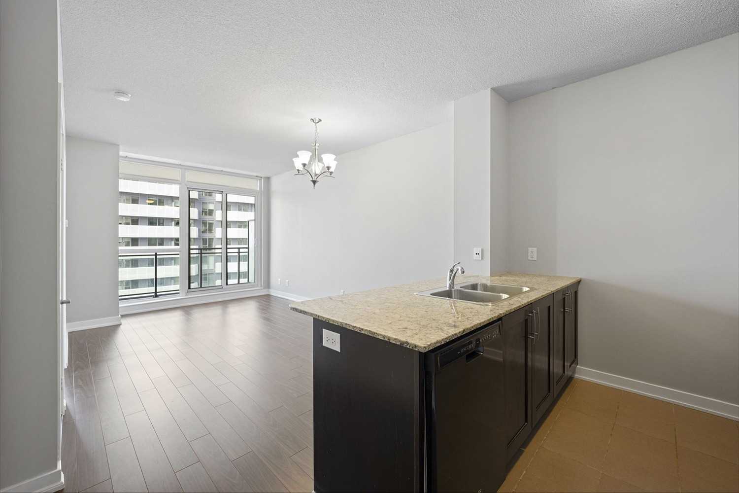 4070 Confederation Pkwy, #910