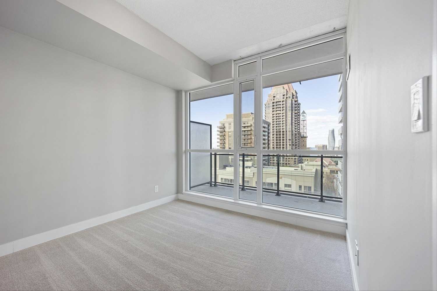 4070 Confederation Pkwy, #910