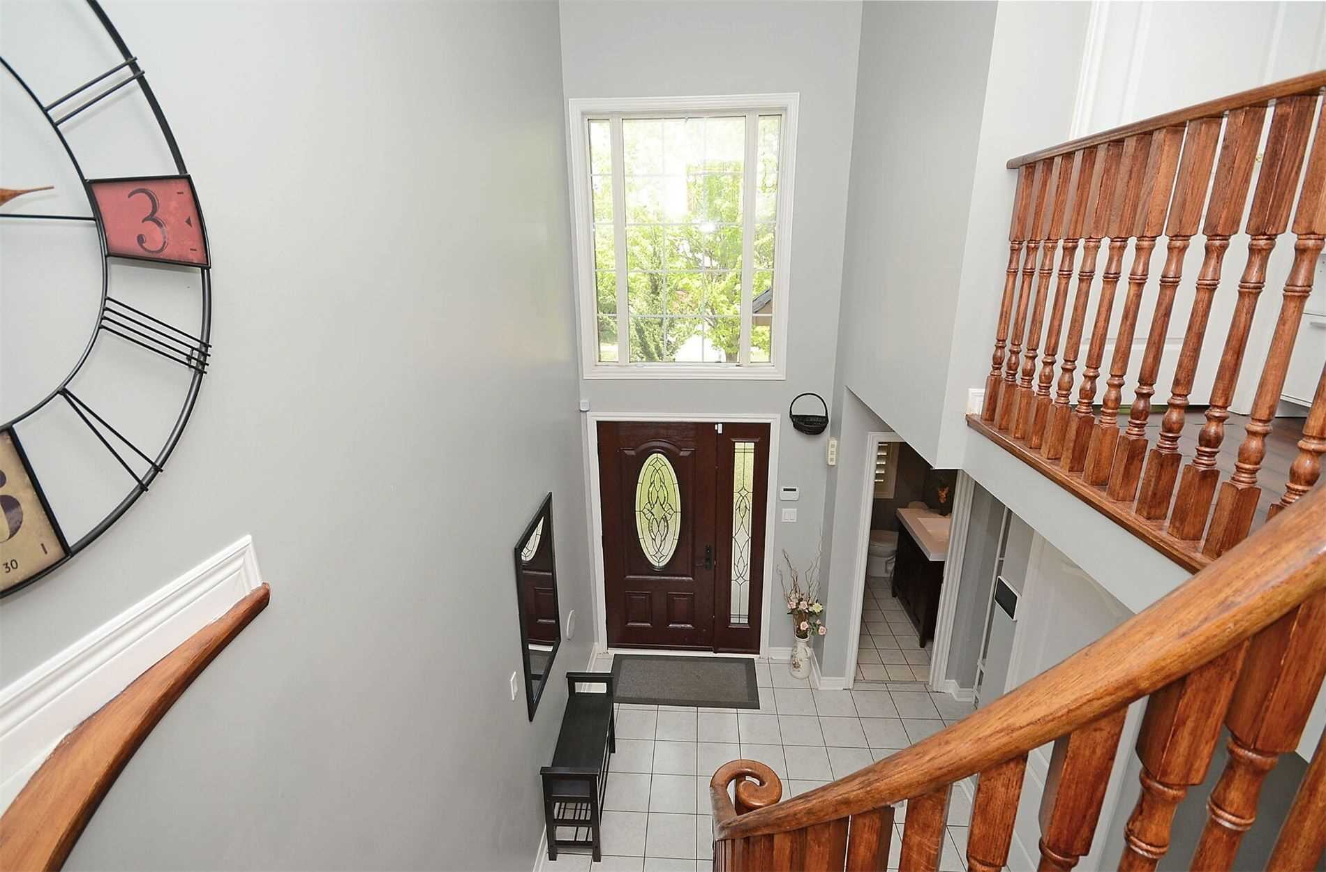2577 Longridge Cres