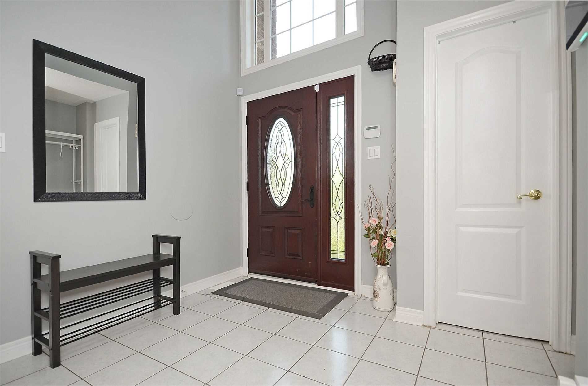 2577 Longridge Cres