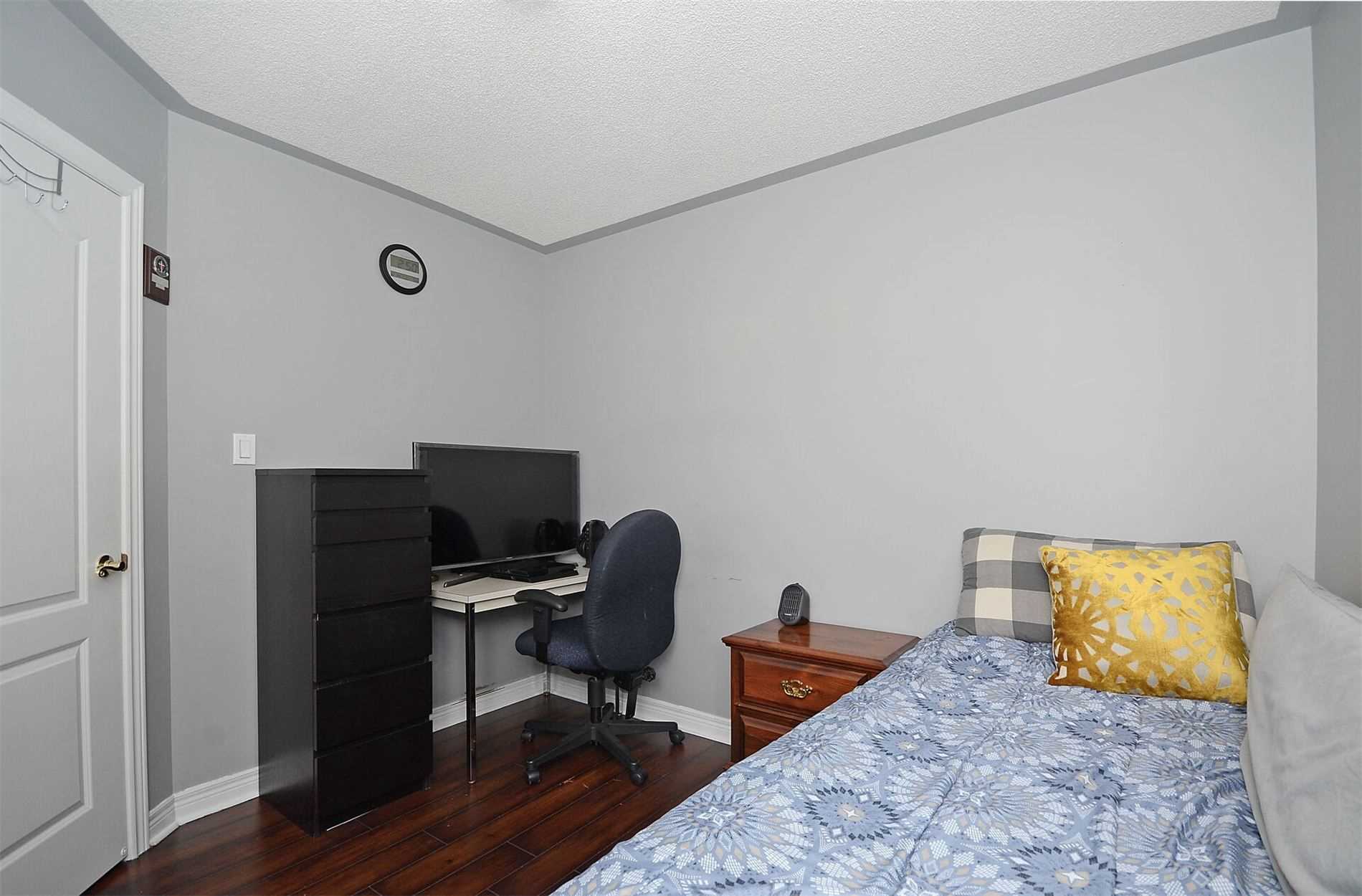2577 Longridge Cres