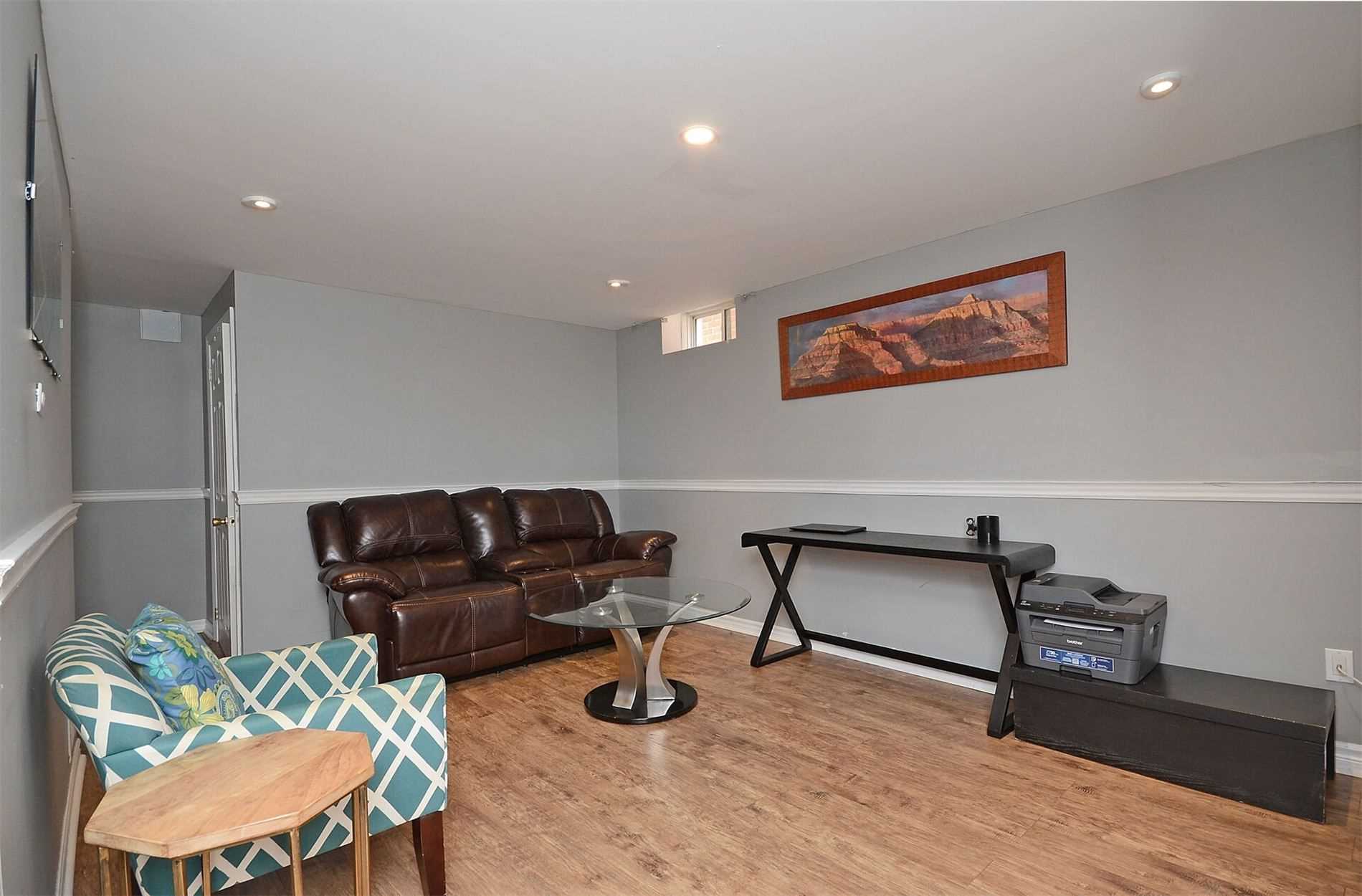 2577 Longridge Cres
