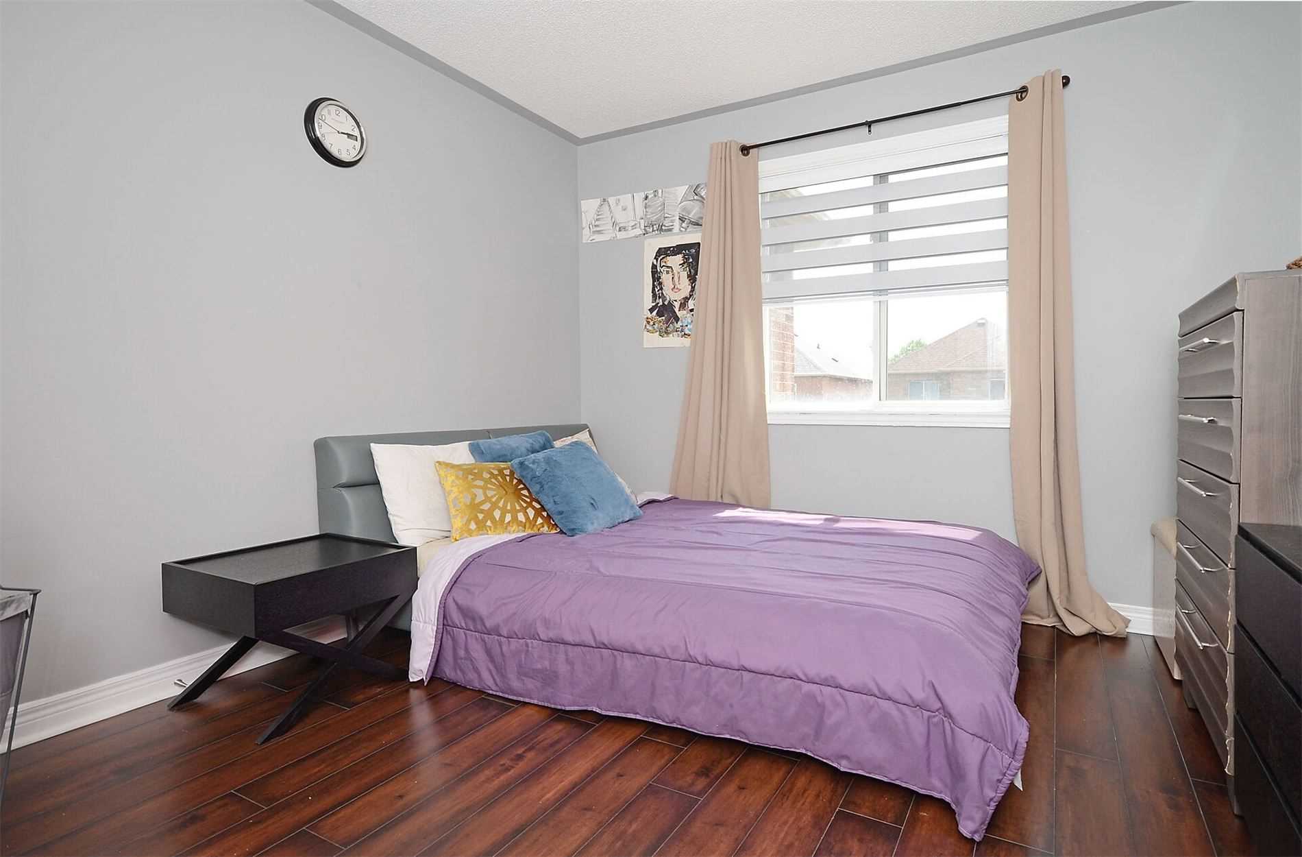 2577 Longridge Cres