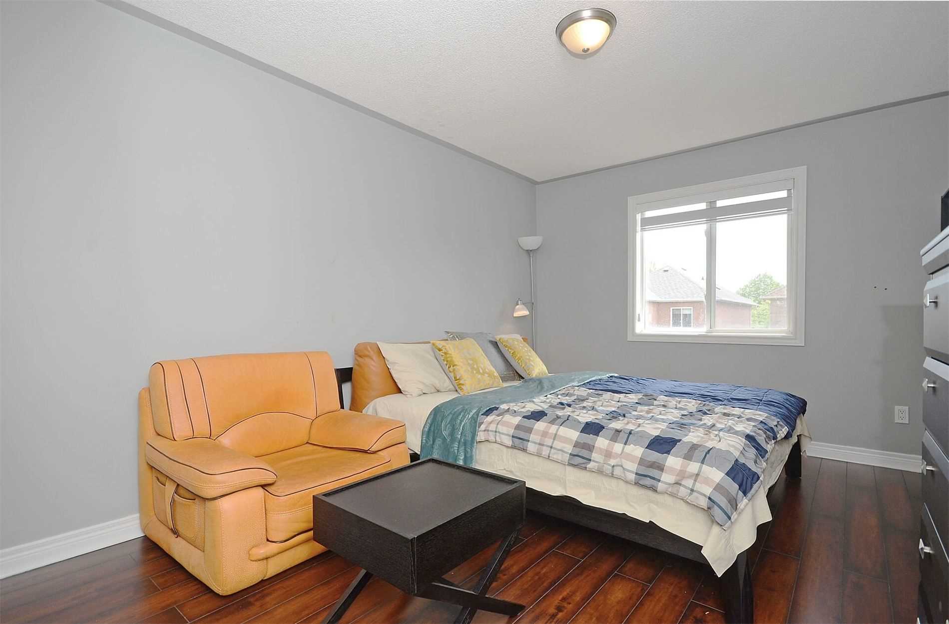 2577 Longridge Cres