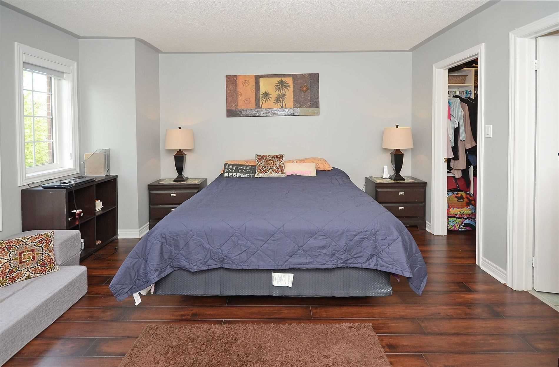 2577 Longridge Cres