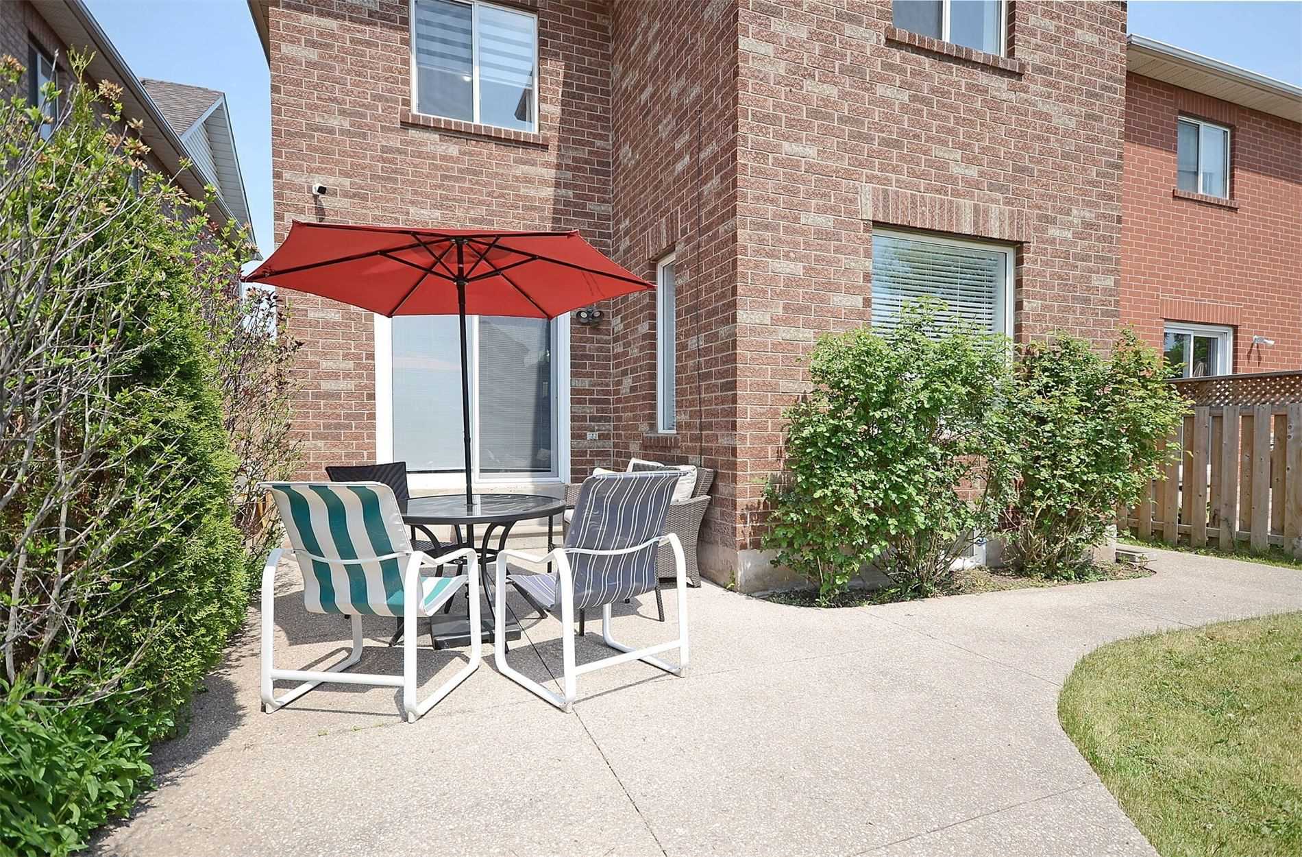 2577 Longridge Cres