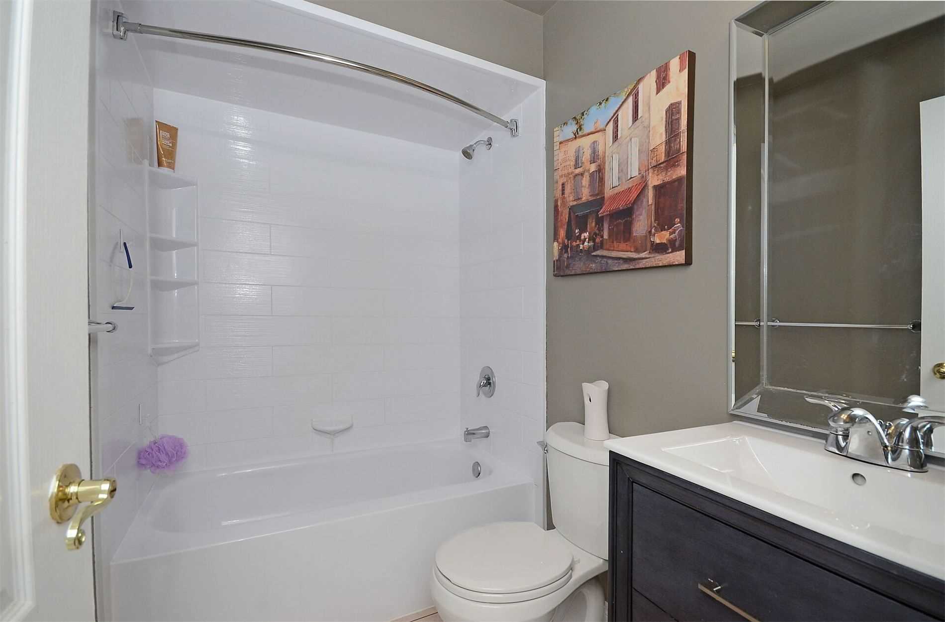 2577 Longridge Cres