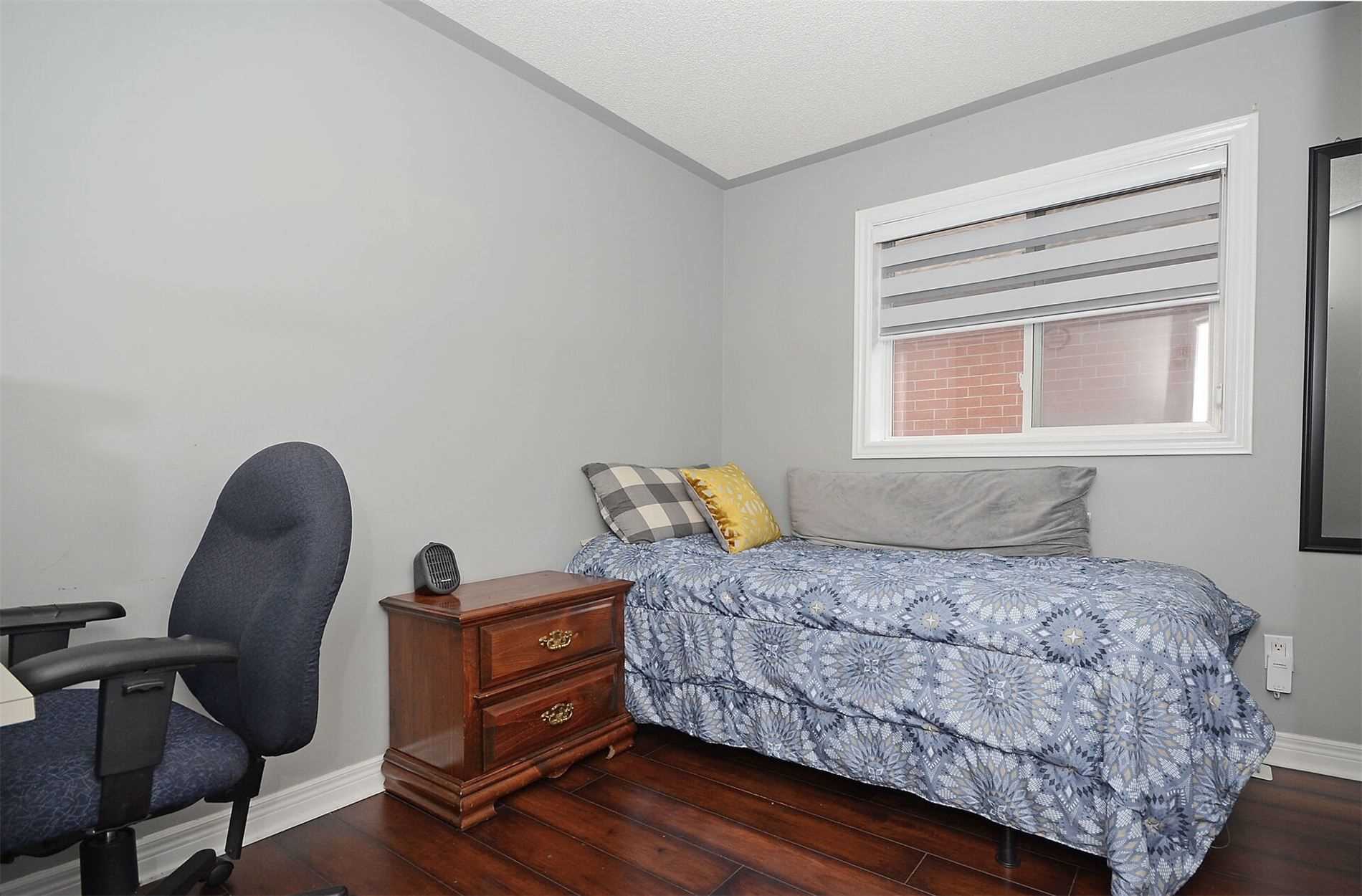 2577 Longridge Cres
