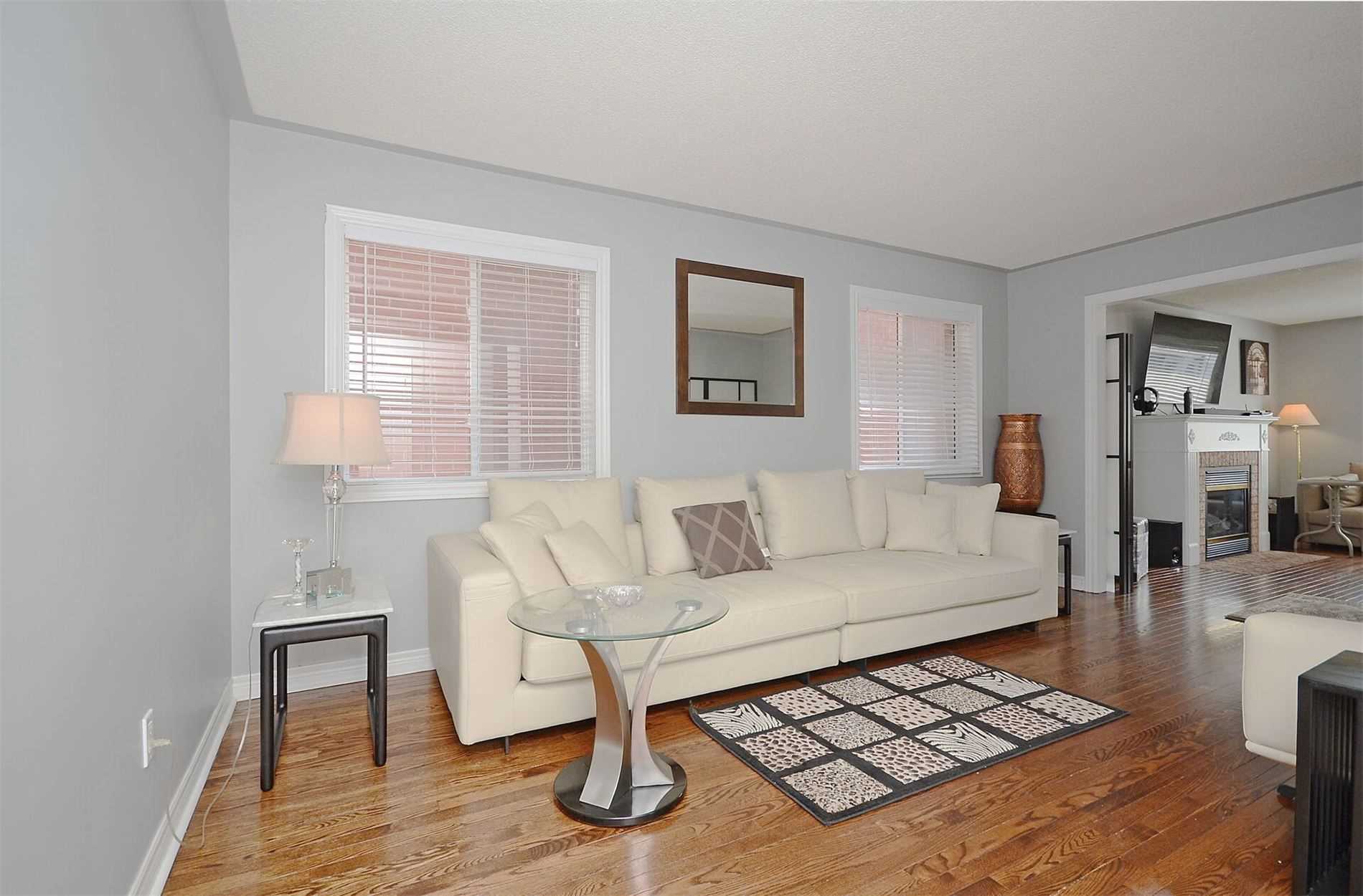 2577 Longridge Cres