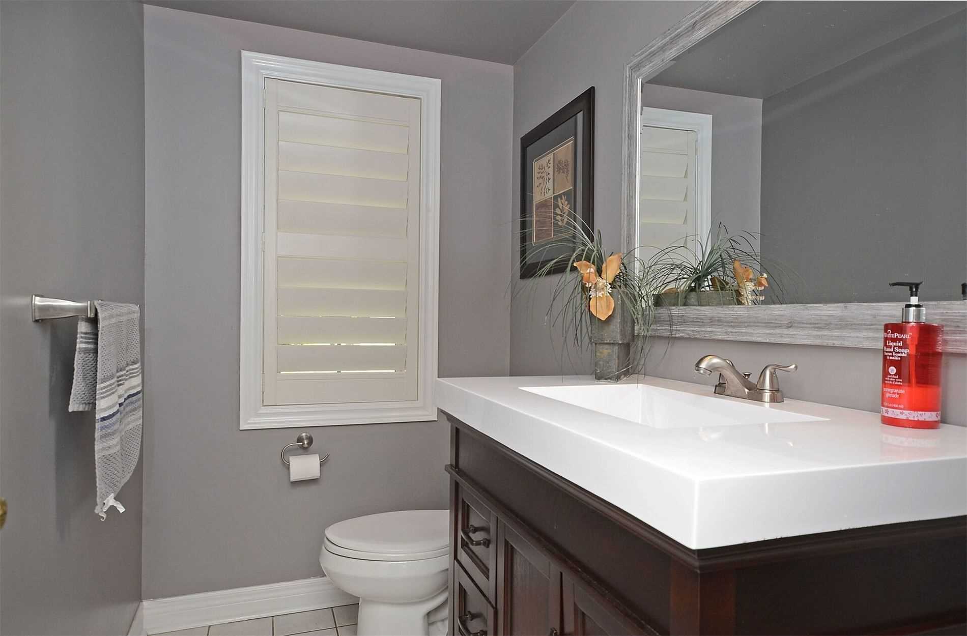 2577 Longridge Cres