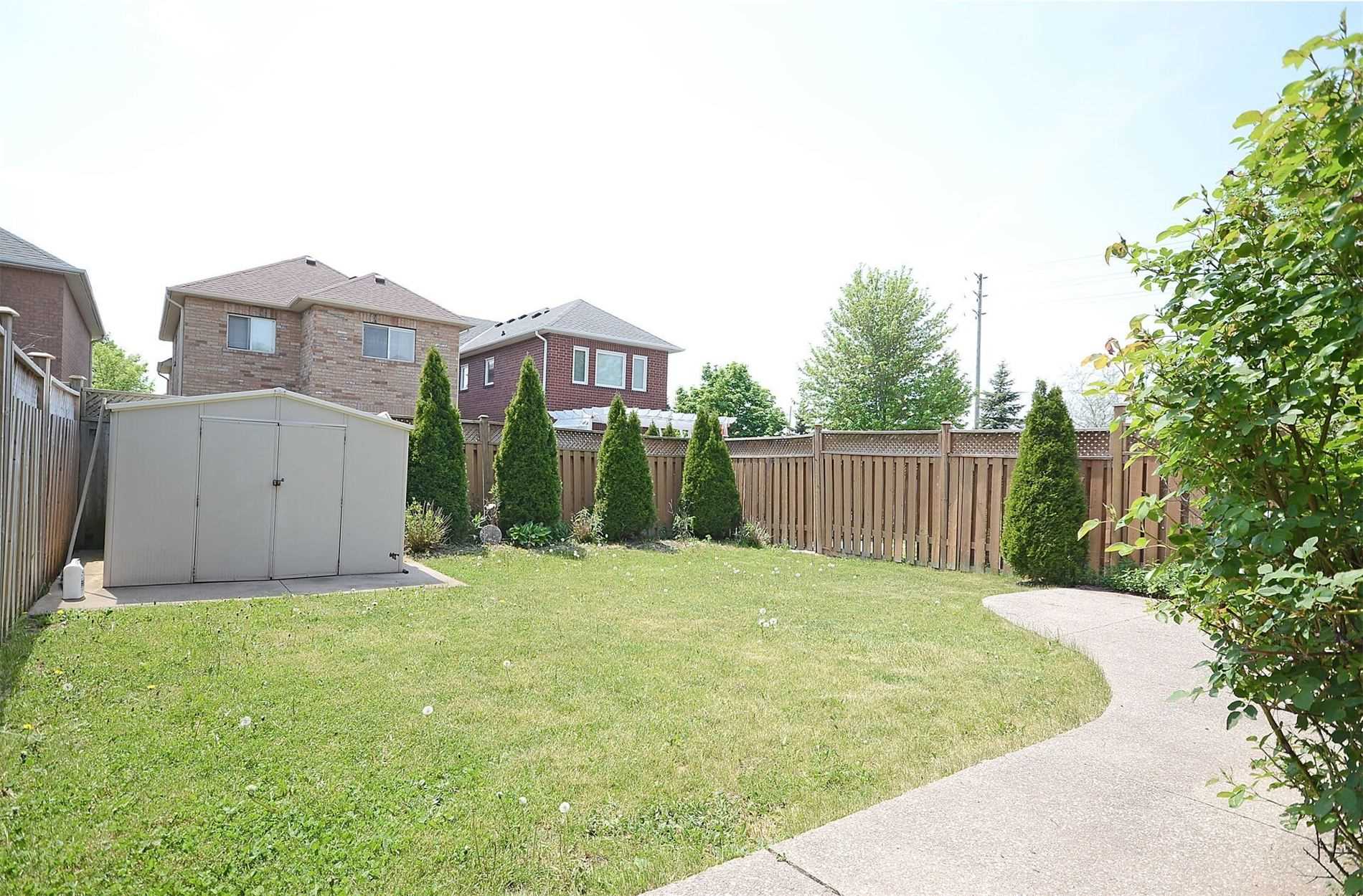 2577 Longridge Cres