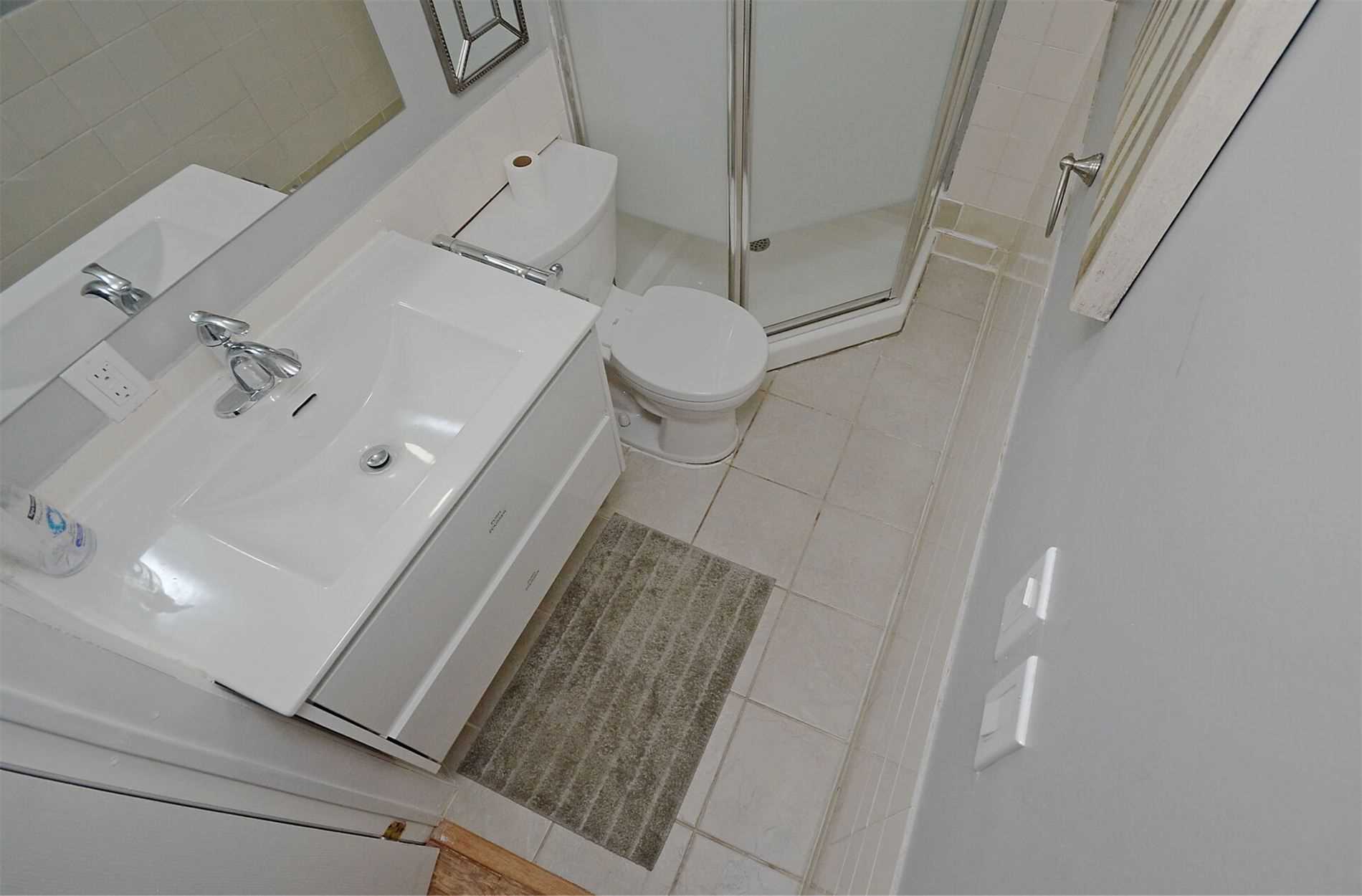 2577 Longridge Cres