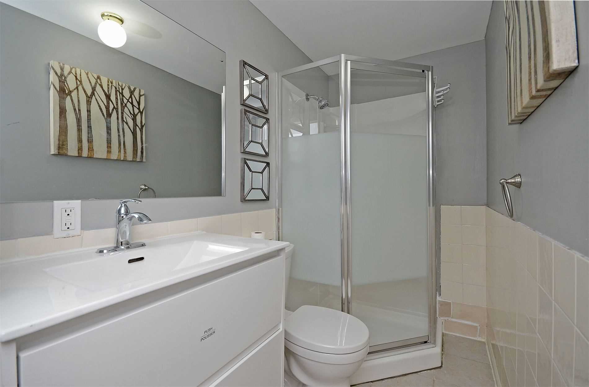 2577 Longridge Cres