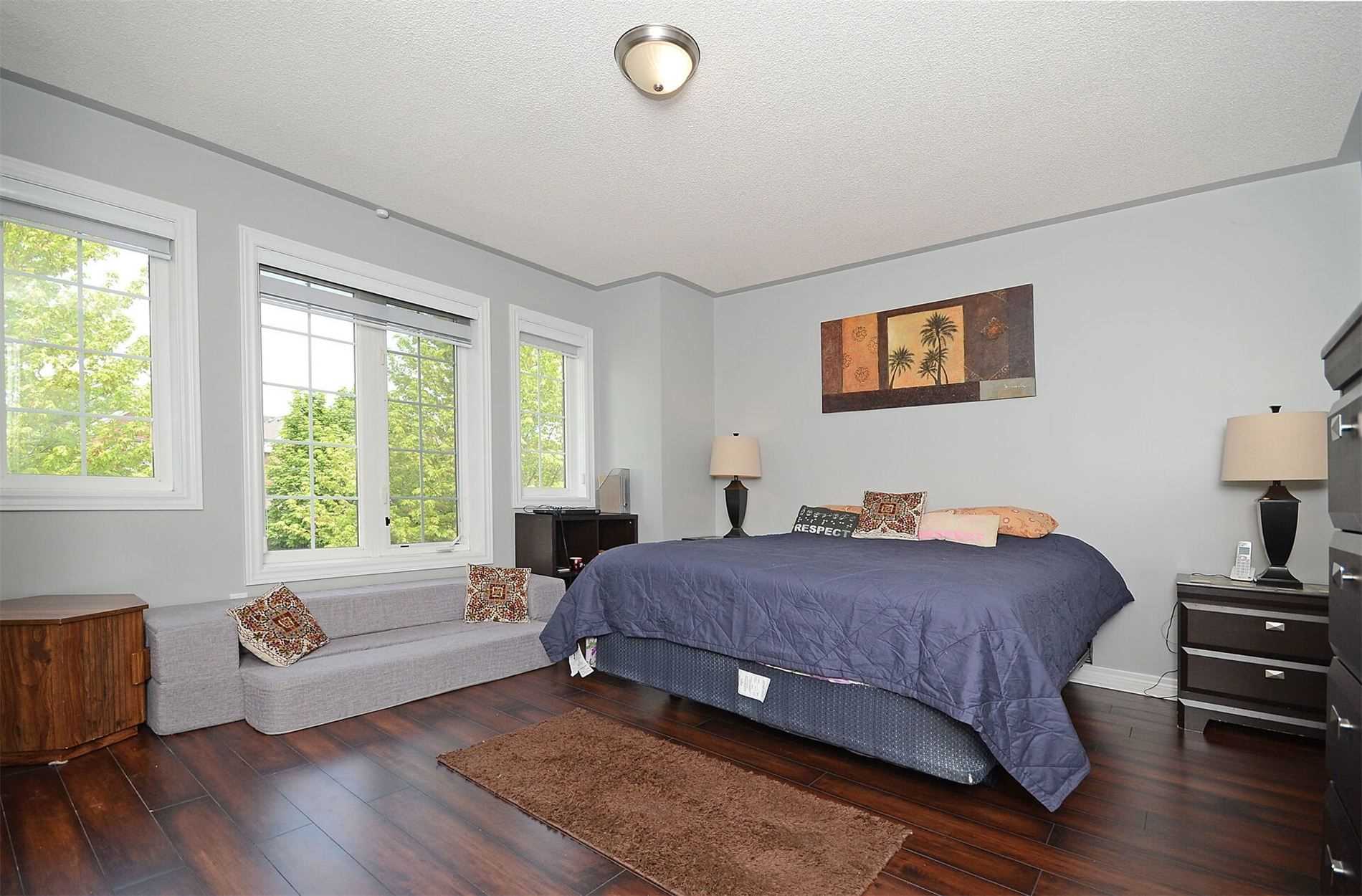 2577 Longridge Cres