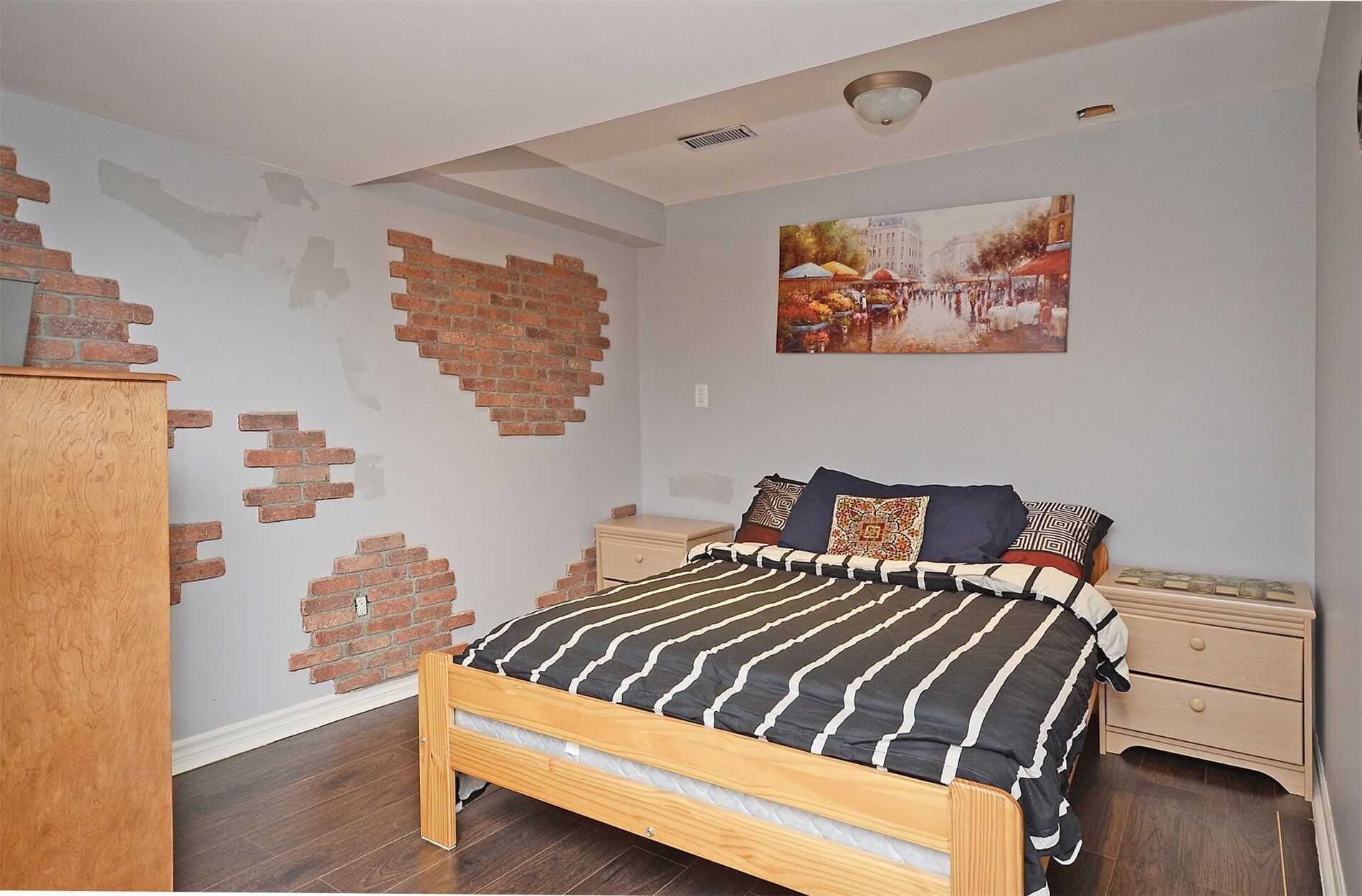 2577 Longridge Cres