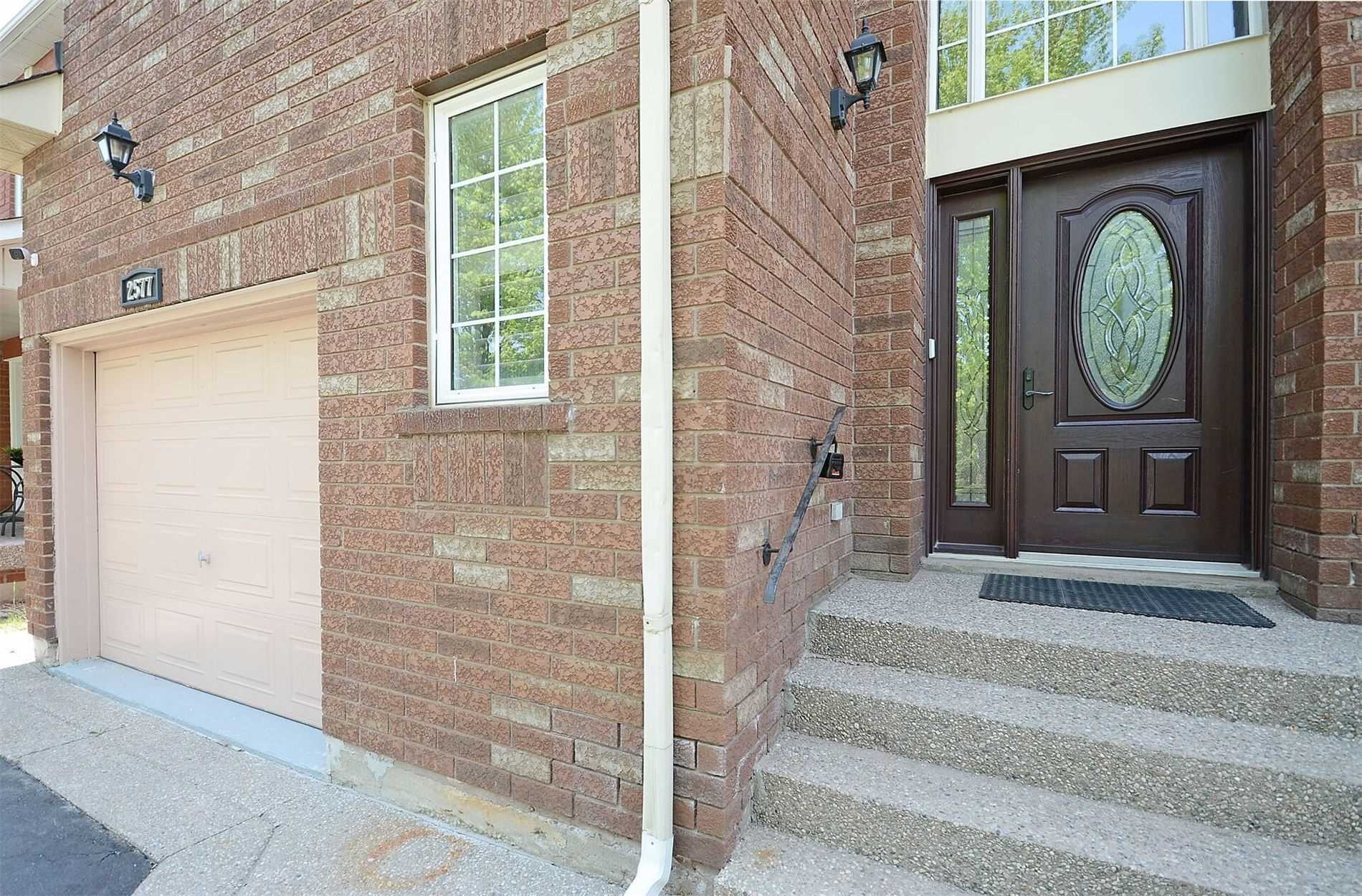 2577 Longridge Cres