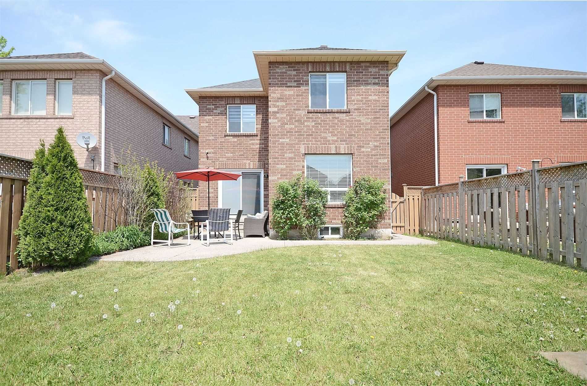 2577 Longridge Cres