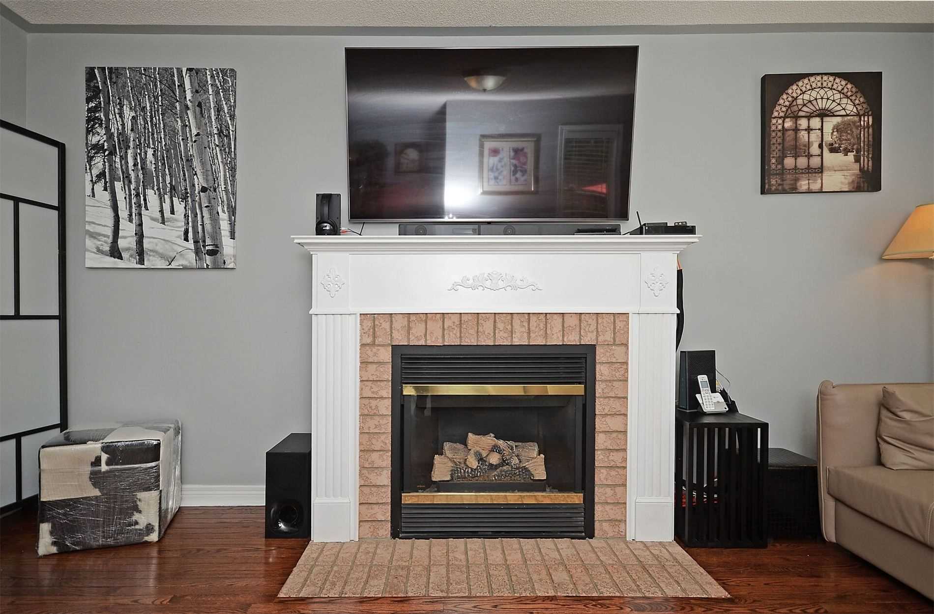 2577 Longridge Cres