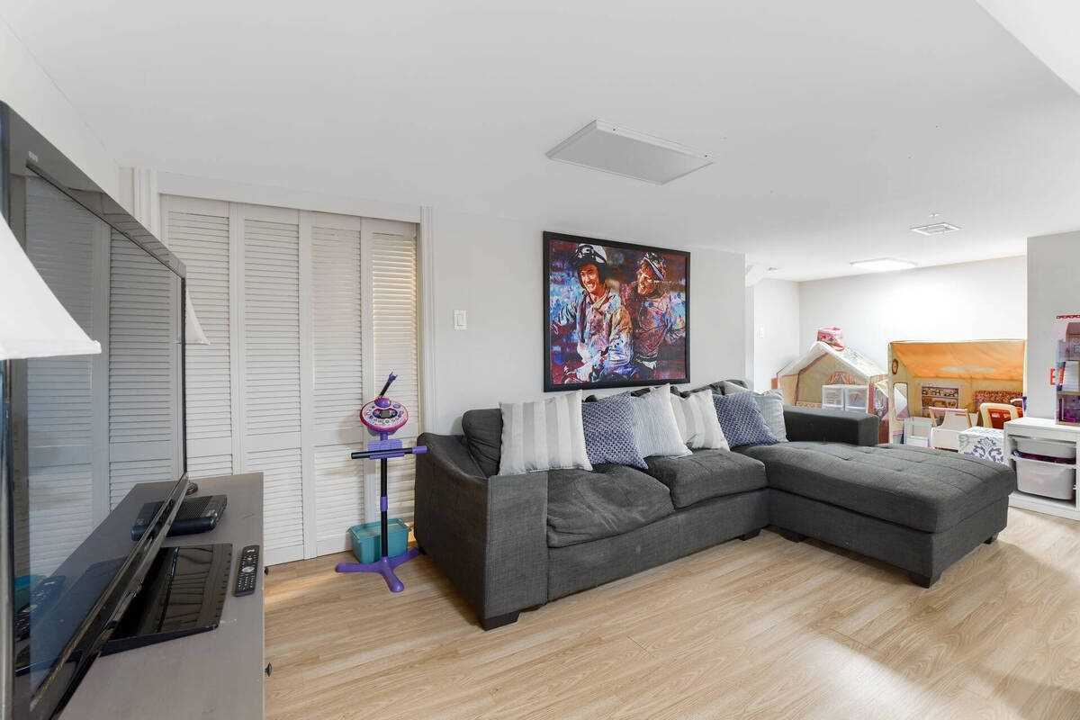 12 Wesley Ave