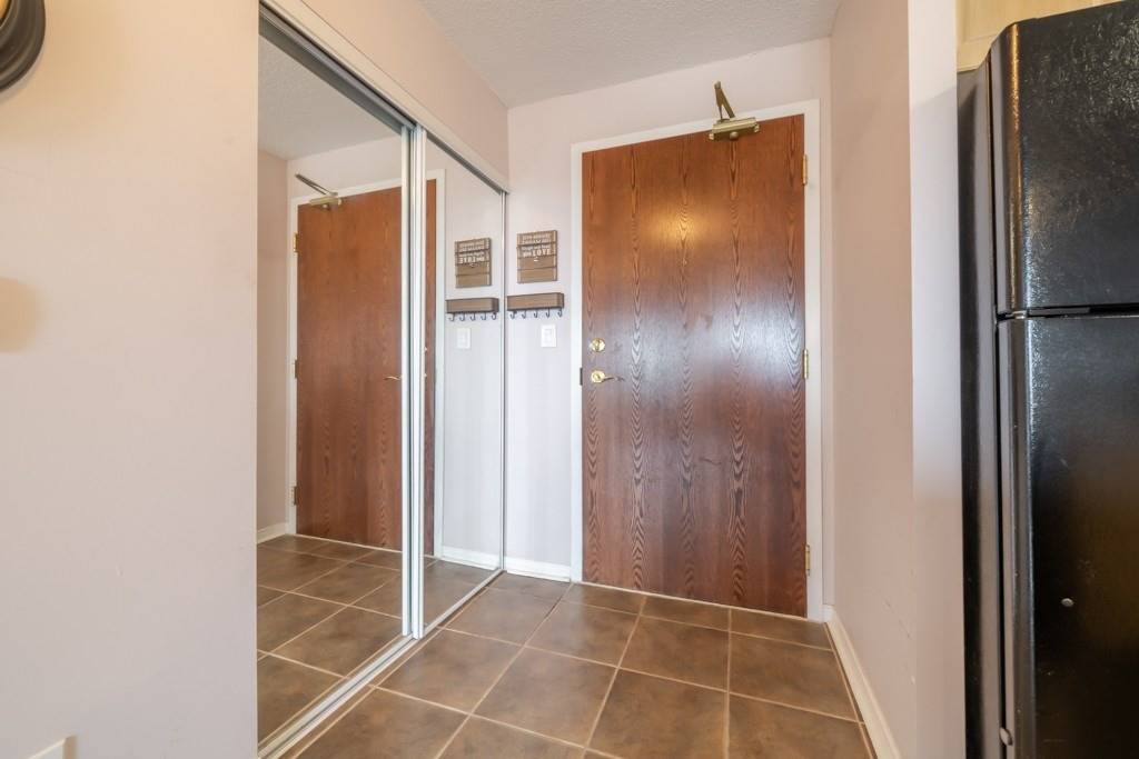 9 Michael Power Pl, #510