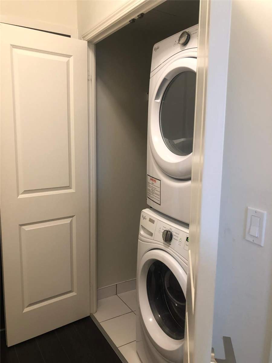 39 Annie Craig Dr, #406
