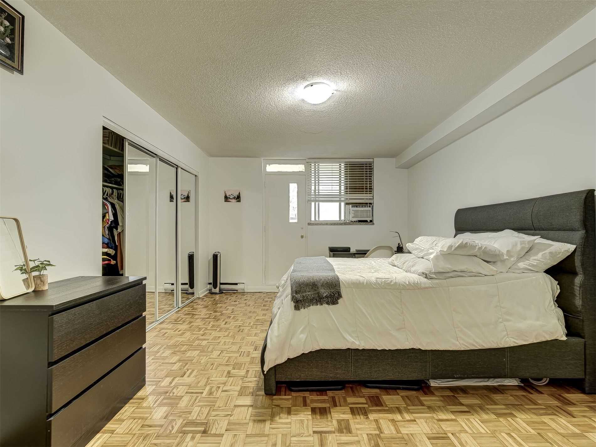 49 Silverstone Dr, #308