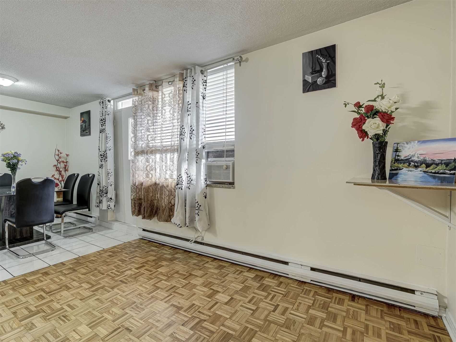 49 Silverstone Dr, #308