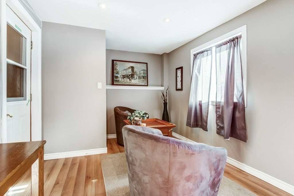 1364 Queen St W