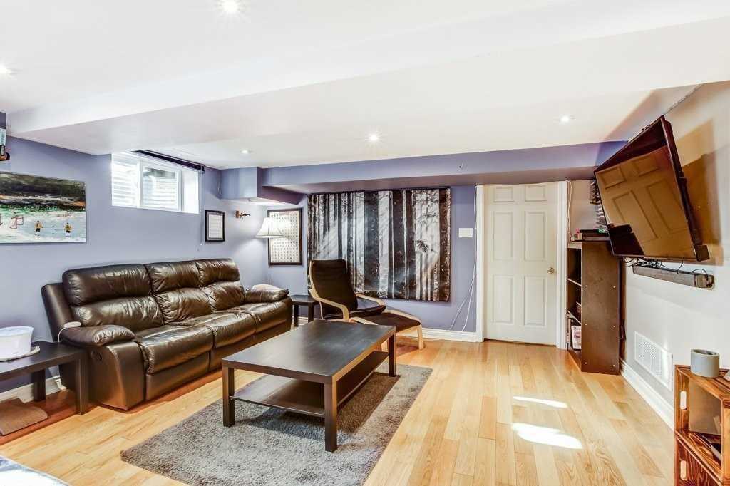 1364 Queen St W